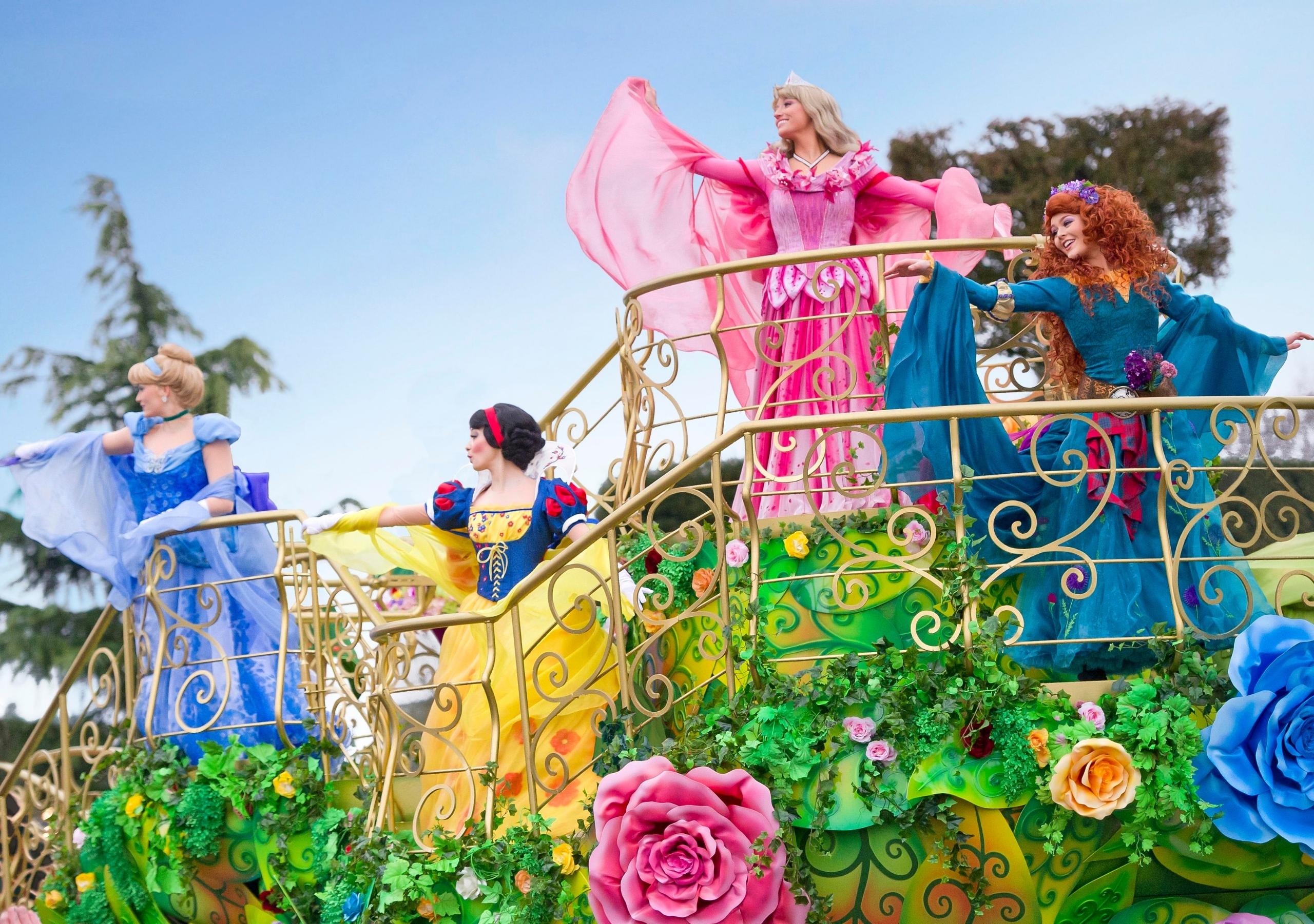 Disney Prinsessen tijdens de Disney Stars on Parade