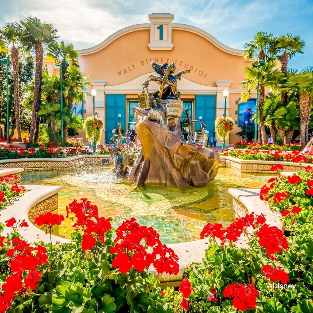 Fontein met Mickey Mouse in Front Lot