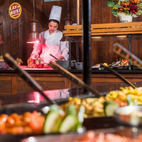 4 Küchenchef im Buffetrestaurant La Grange