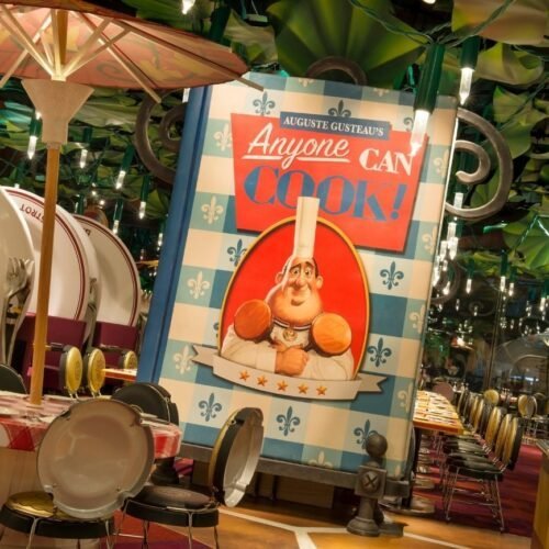 Restaurant Bistrot Chez Remy Restaurant aus Ratatouille mit lebensgroßen Tellern