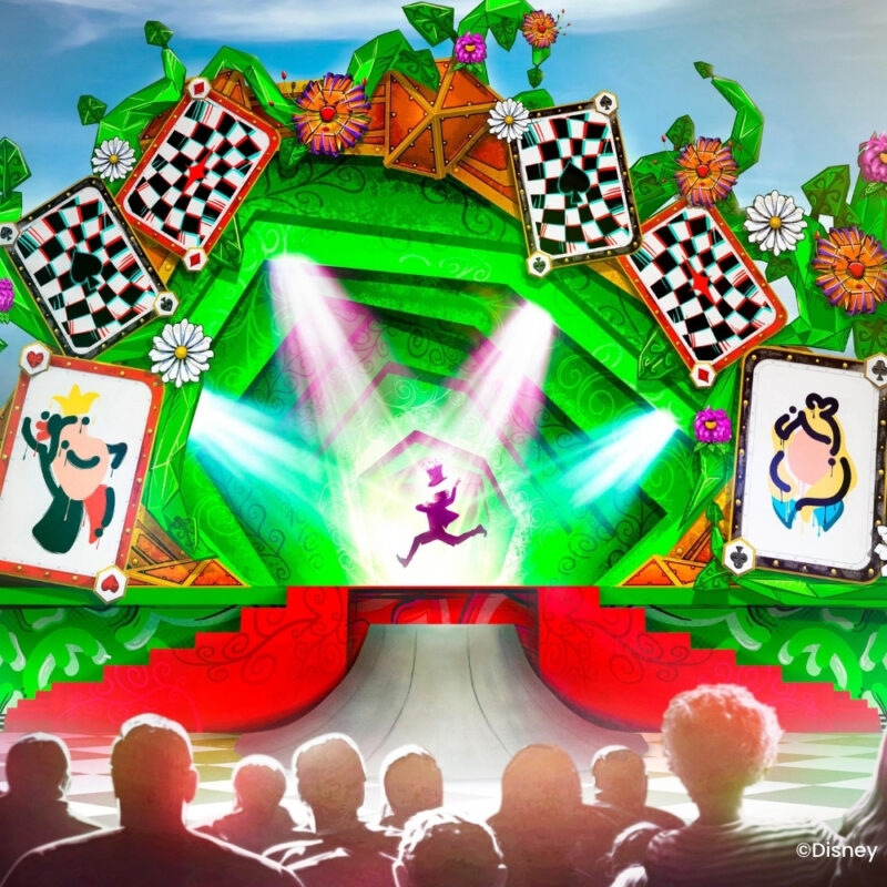 Decor met speelkaarten en groene achtergrond Alice in Wonderland show