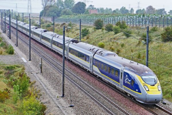 Grau-blauer Zug von Eurostar