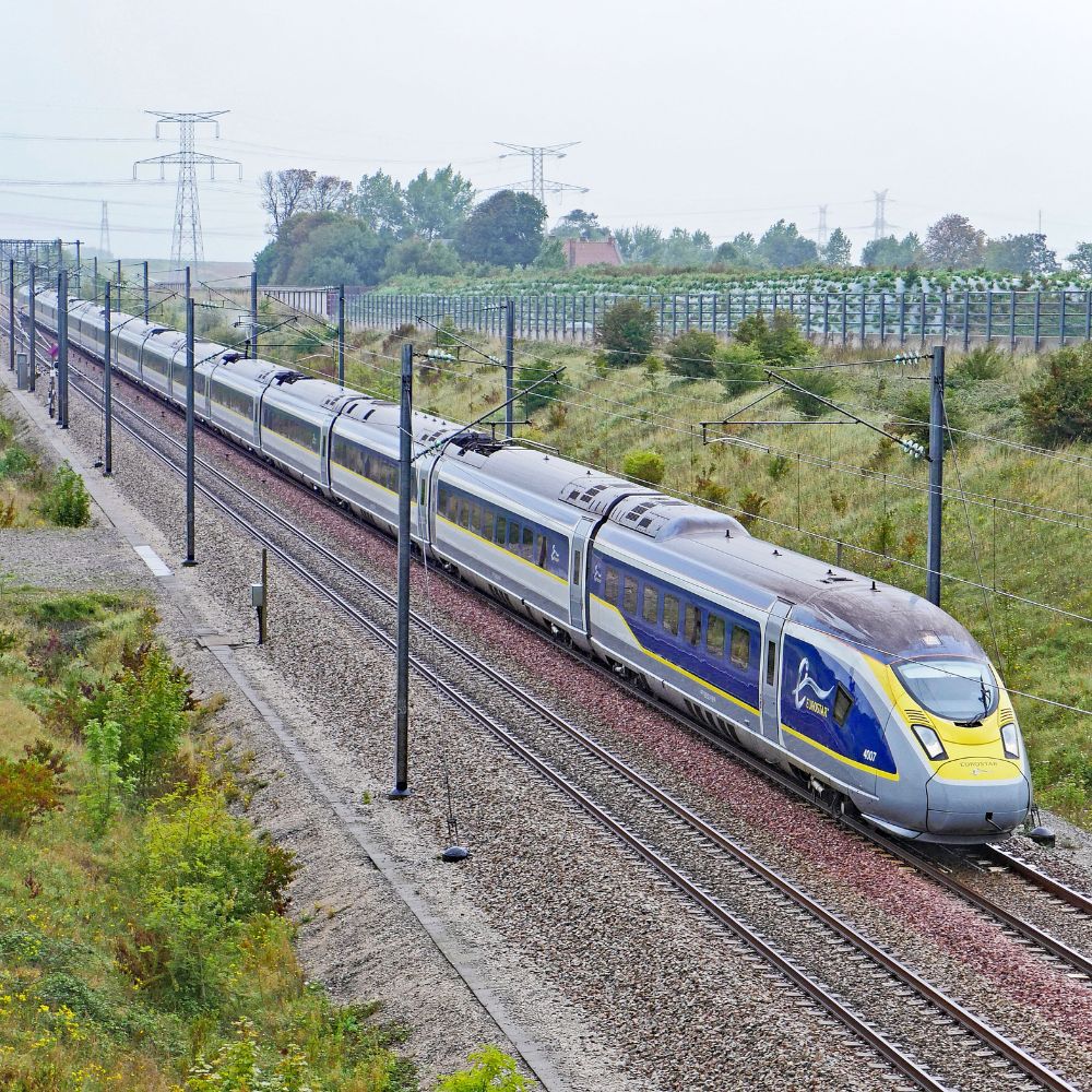 Grau-blauer Zug von Eurostar